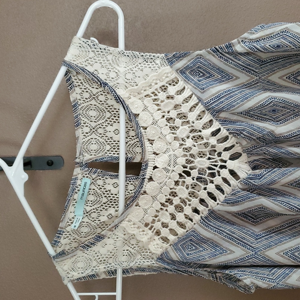 Women's Sleeveless Geometric Top - Picture 3 of 4